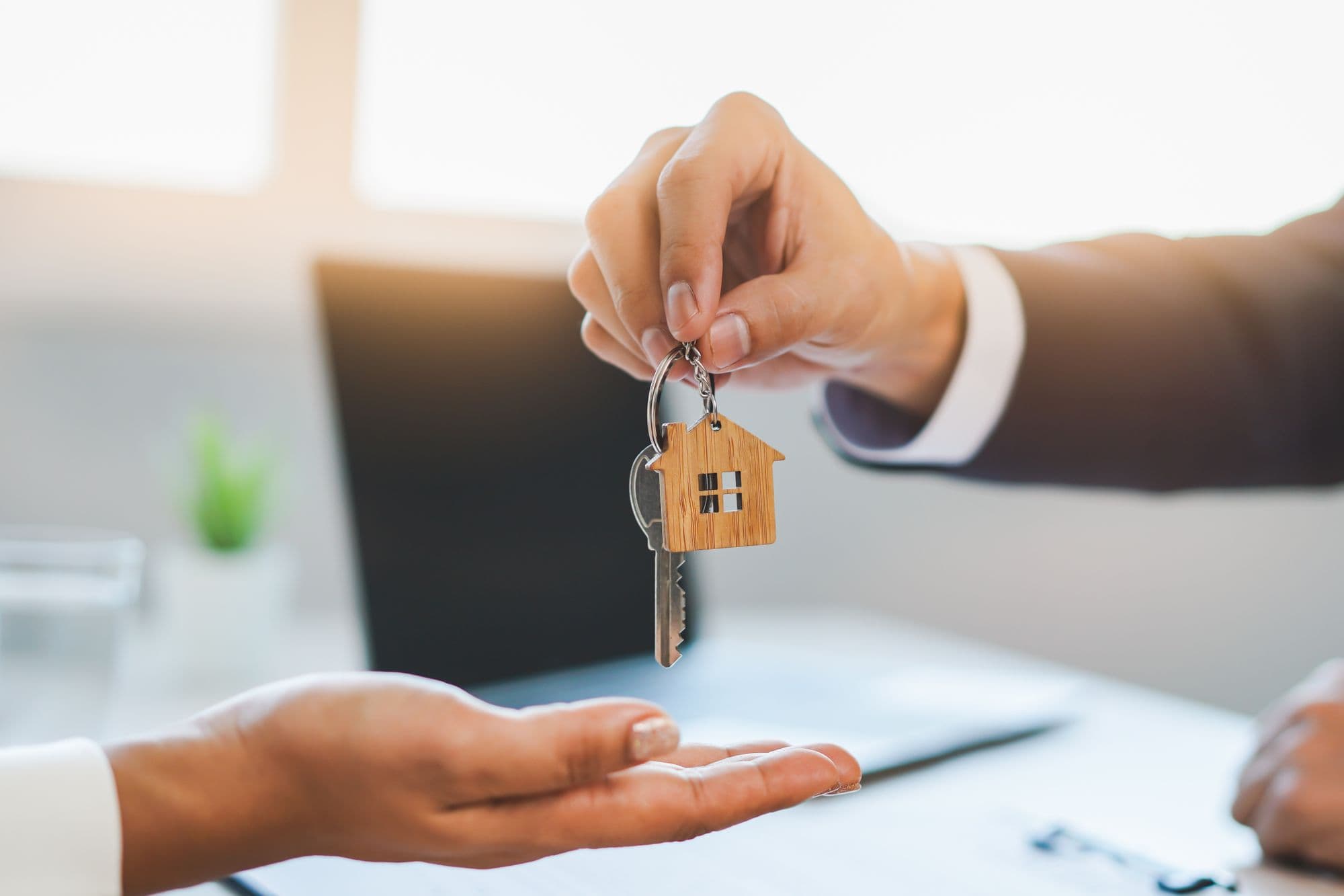 Mortgagor vs Mortgagee: 5 Key Differences You Need to Know